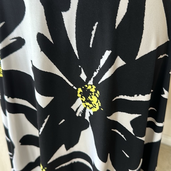 Adorable NWOT  London Times Black Daisy Dress Size 10 - Picture 9 of 9